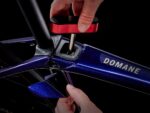 Trek DOMANE SL 6 AXS Gen 4 - Carbon Road Bike - 2024 - Deep Dark Blue - Image 12