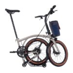 Brompton Electric G Line - 4 Speed - Small Bar - Standard Seatpost - Rear Rack - 20" Electric Folding Bike - 2025 - traildust white - Image 4