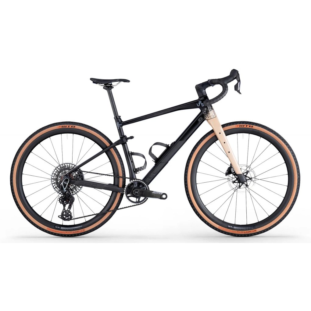 urs-01-one-carbon-black-marrone-1-1887453.jpg BMC URS 01 ONE - Carbon Gravel Bike - 2026 - carbon black / marrone - Image 1